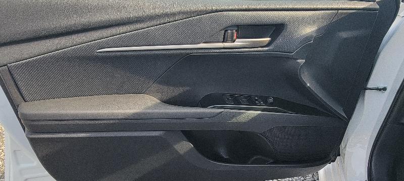 Toyota Camry Hybrid XLE 2025