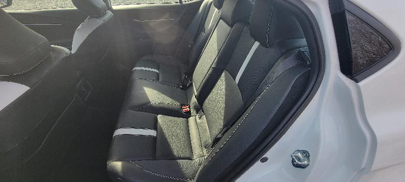 Toyota Camry Hybrid XLE 2025