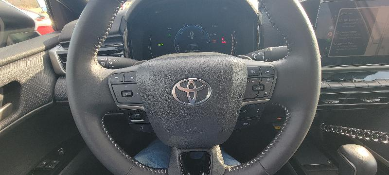 Toyota Camry Hybrid XLE 2025