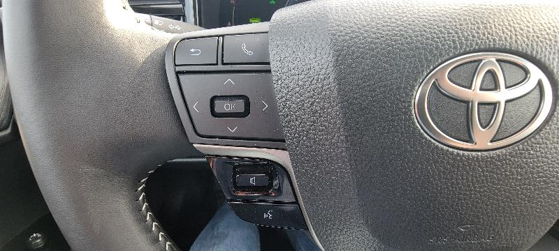 Toyota Camry Hybrid XLE 2025