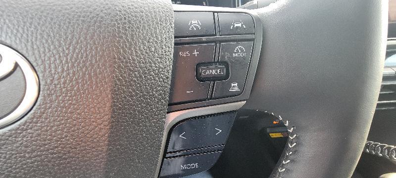 Toyota Camry Hybrid XLE 2025