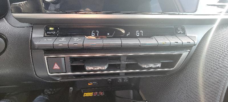 Toyota Camry Hybrid XLE 2025