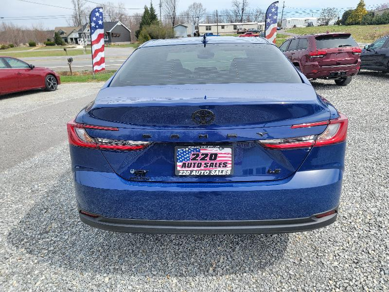 Toyota Camry Hybrid XLE 2025