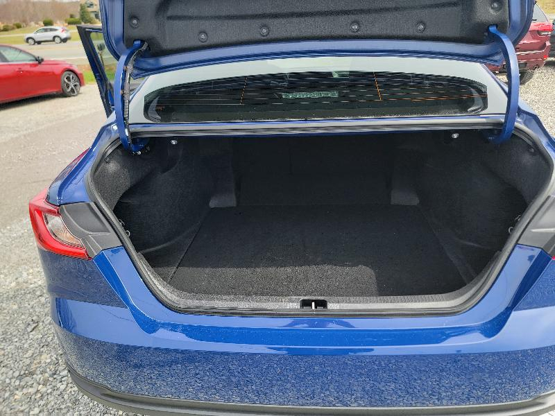 Toyota Camry Hybrid XLE 2025