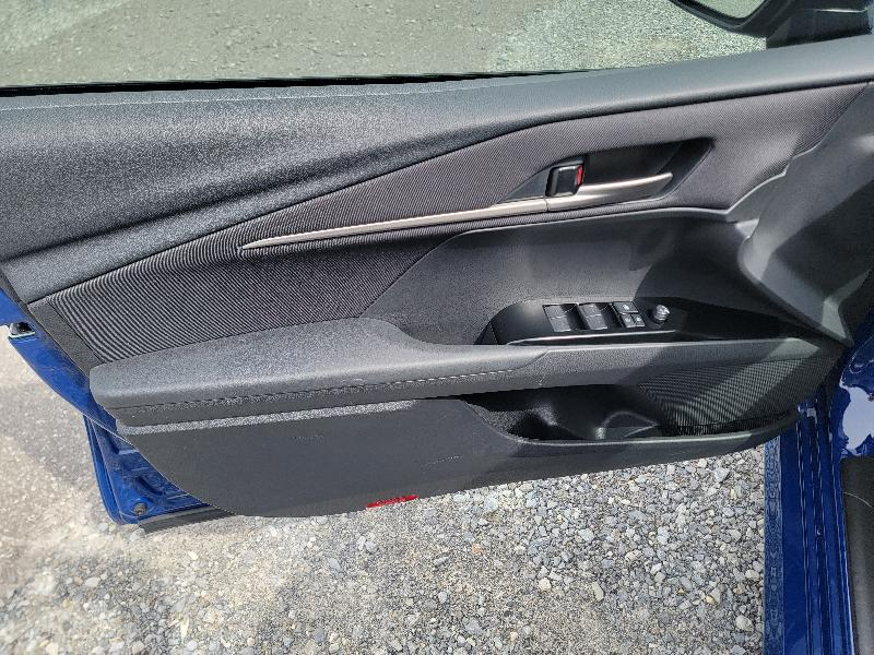 Toyota Camry Hybrid XLE 2025