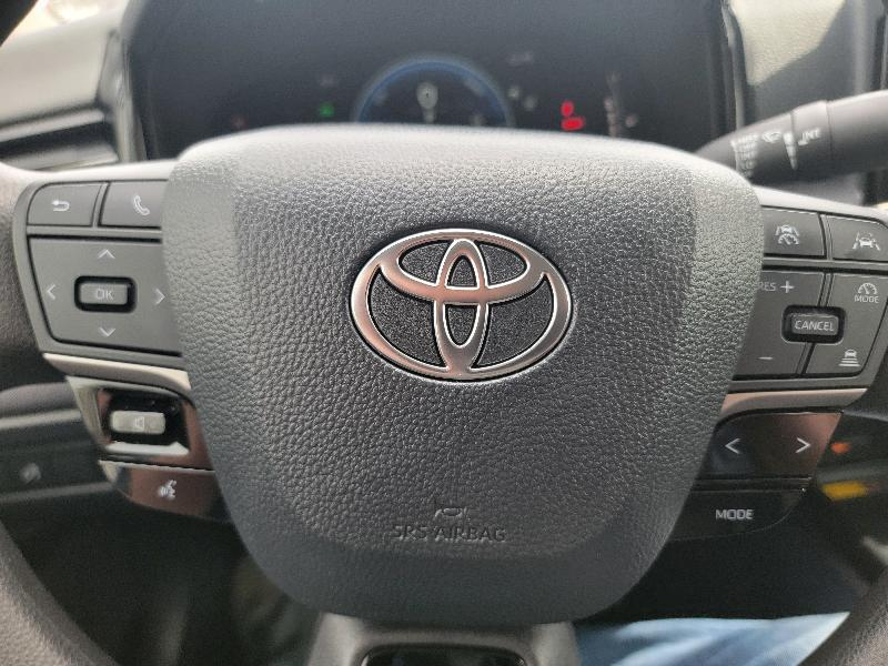 Toyota Camry Hybrid XLE 2025