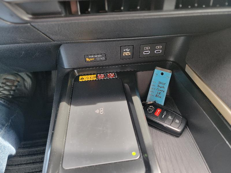 Toyota Camry Hybrid XLE 2025