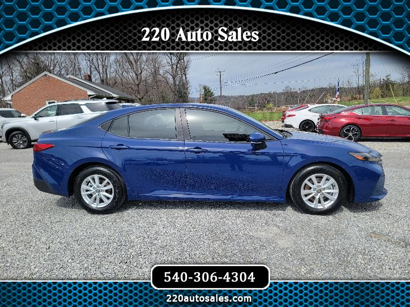 Toyota Camry Hybrid XLE 2025