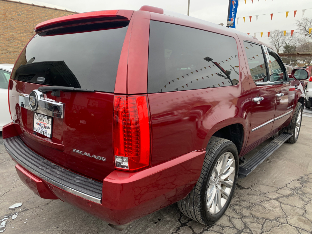 Cadillac Escalade ESV AWD Premium 2011
