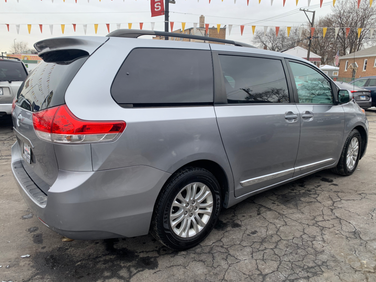 Toyota Sienna XLE FWD 8-Passenger V6 2013