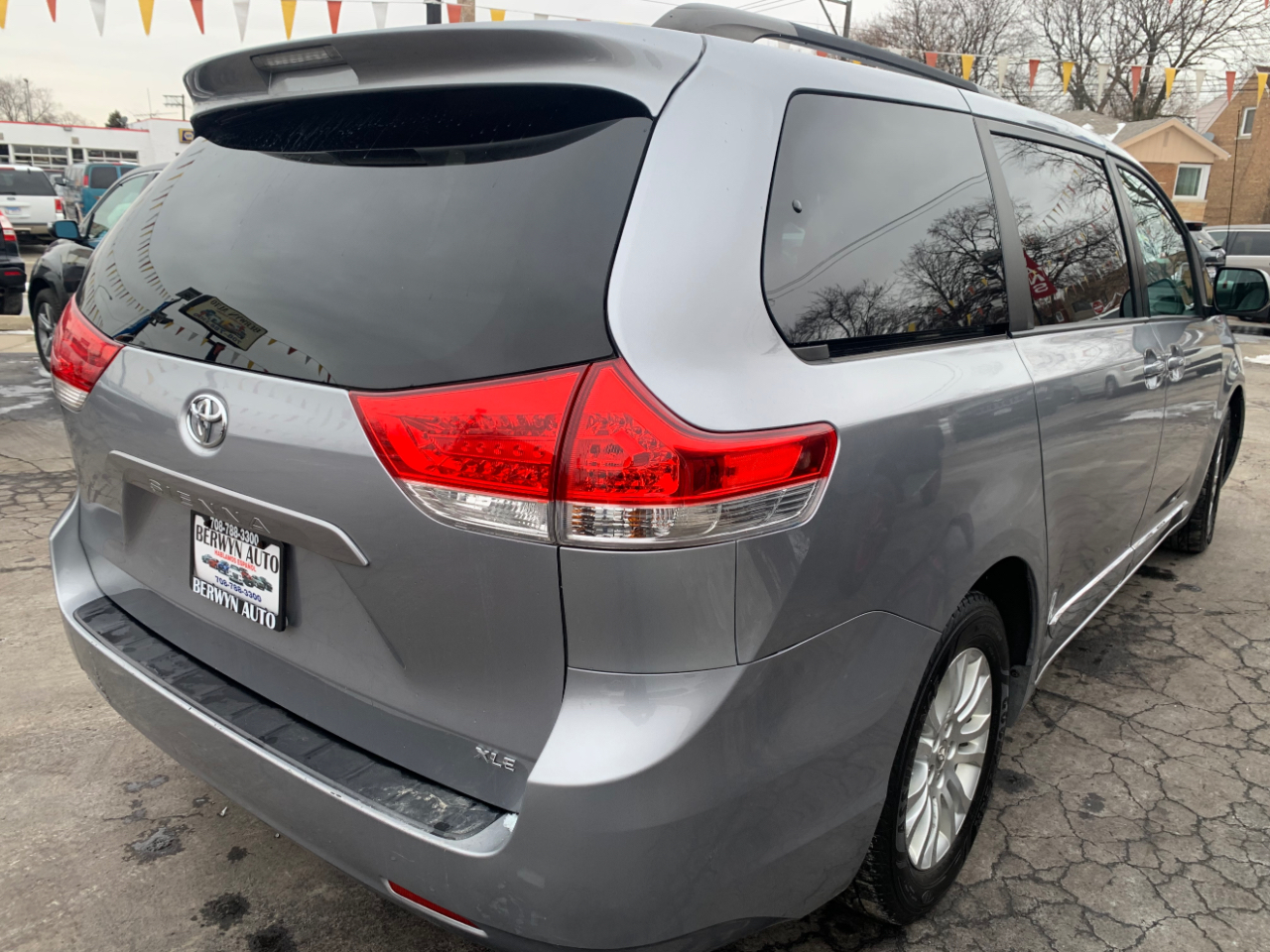 Toyota Sienna XLE FWD 8-Passenger V6 2013