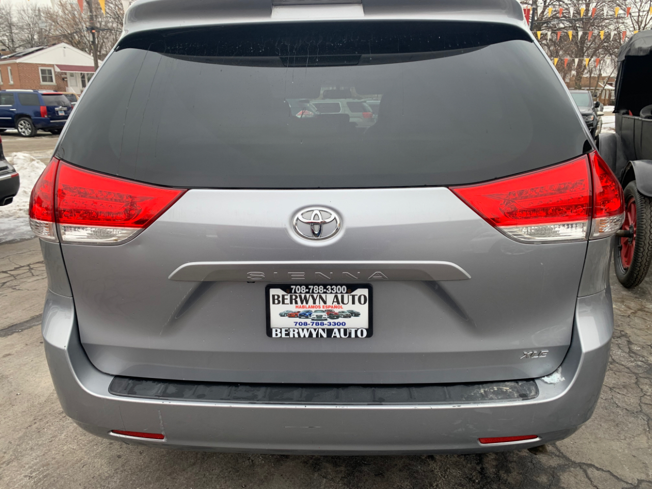 Toyota Sienna XLE FWD 8-Passenger V6 2013