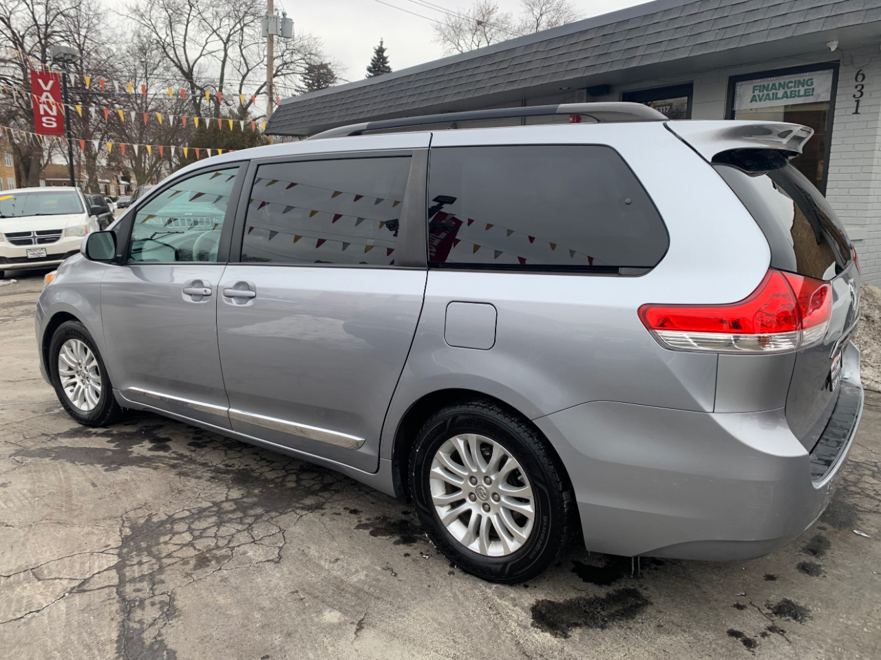 Toyota Sienna XLE FWD 8-Passenger V6 2013