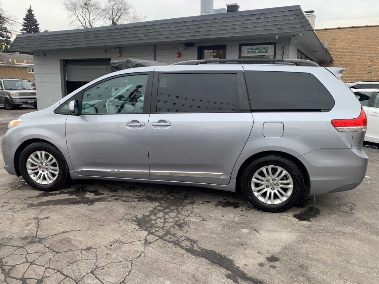 Toyota Sienna XLE FWD 8-Passenger V6 2013