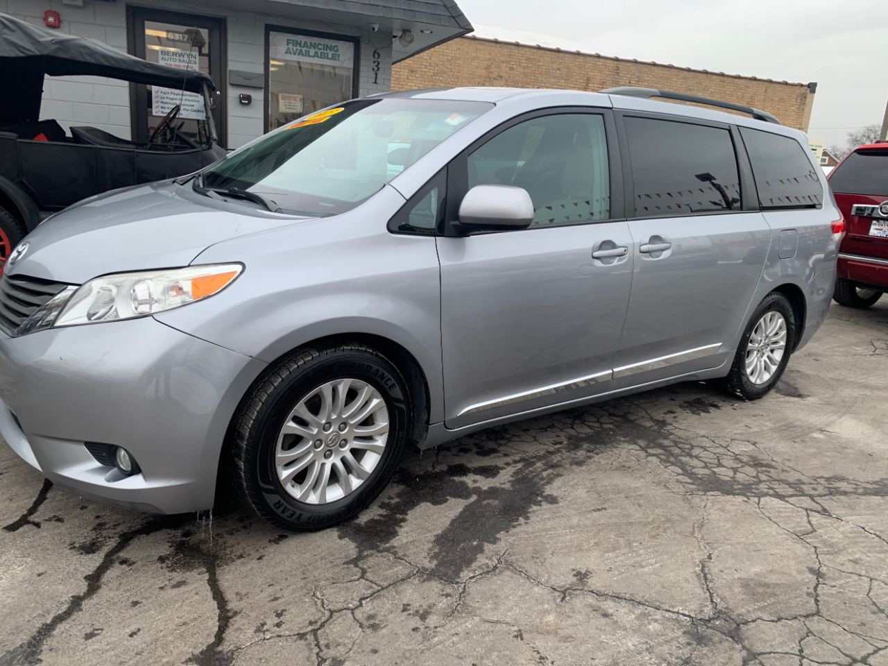 Toyota Sienna XLE FWD 8-Passenger V6 2013