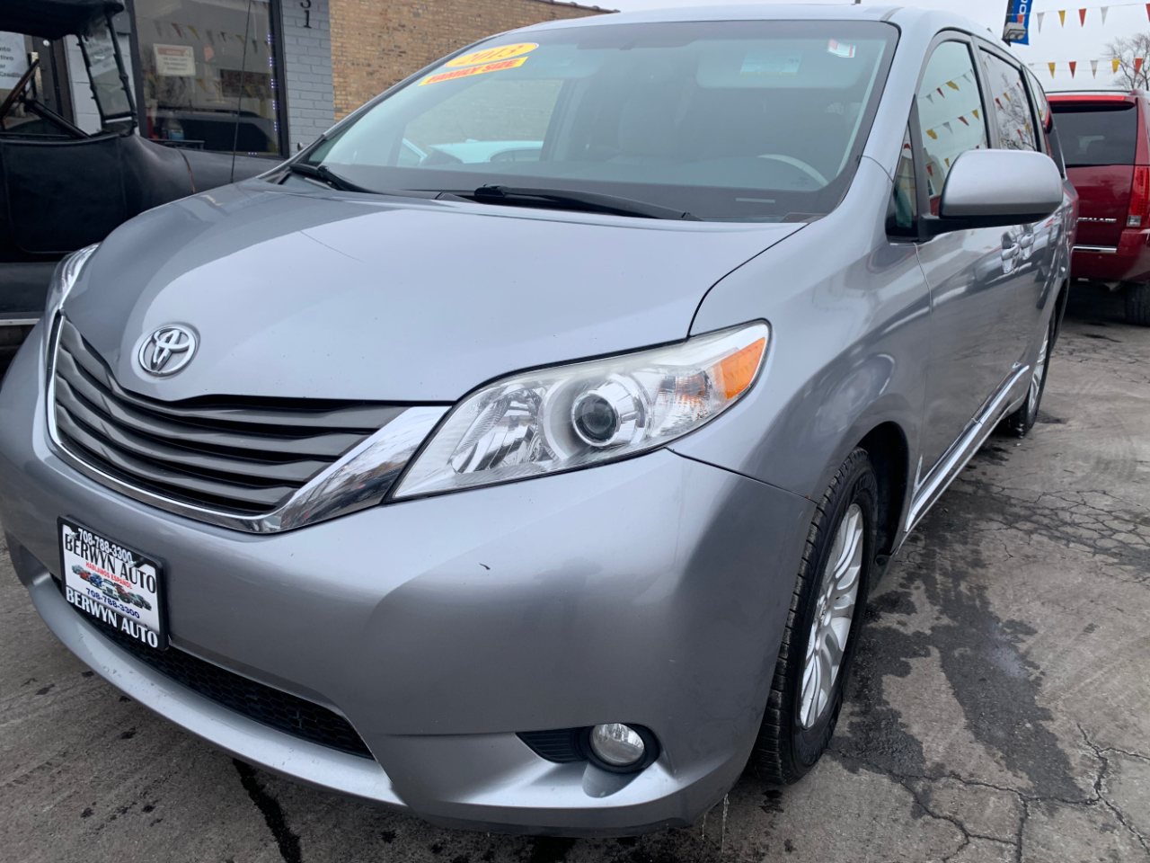 Toyota Sienna XLE FWD 8-Passenger V6 2013