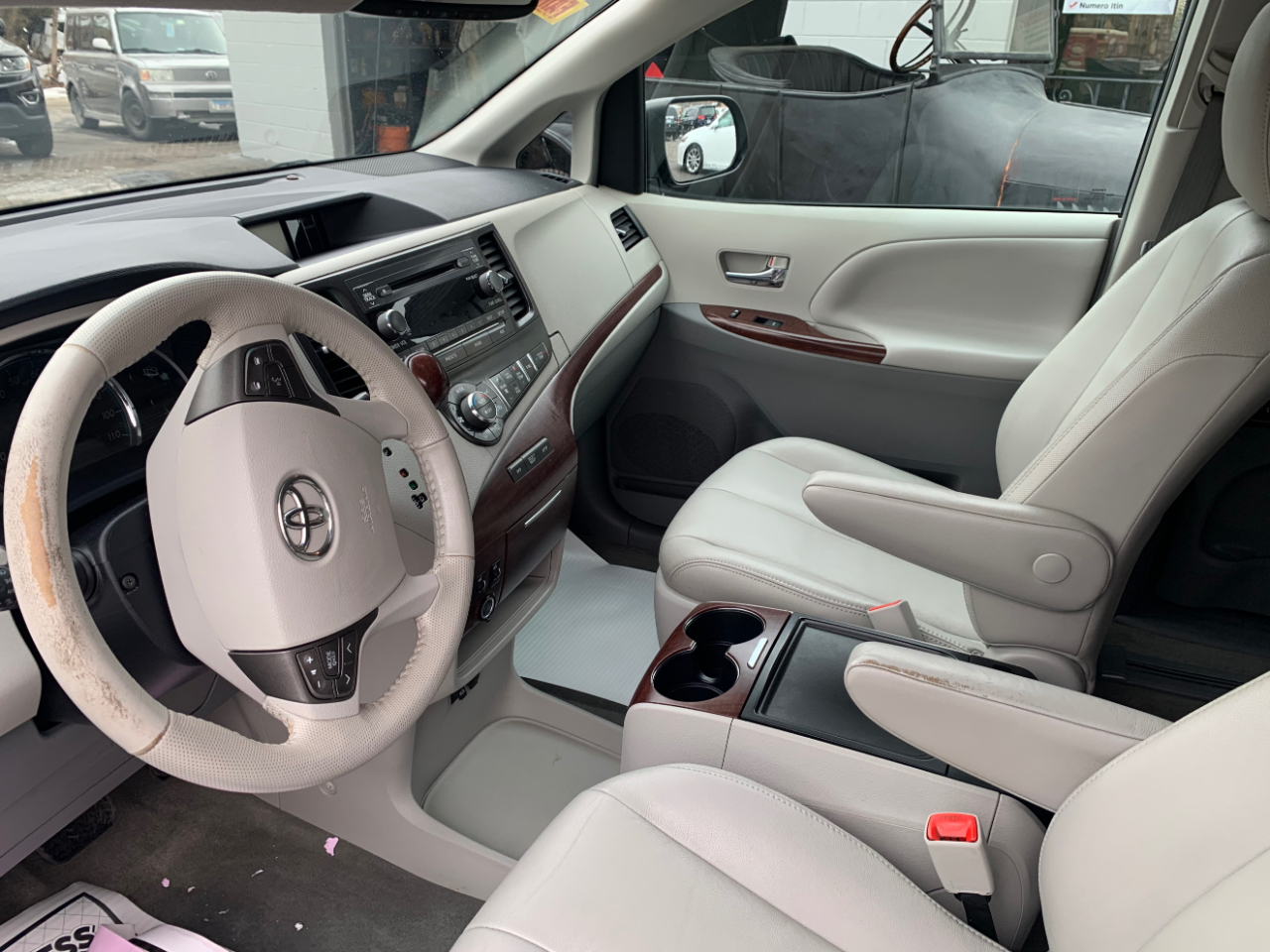Toyota Sienna XLE FWD 8-Passenger V6 2013