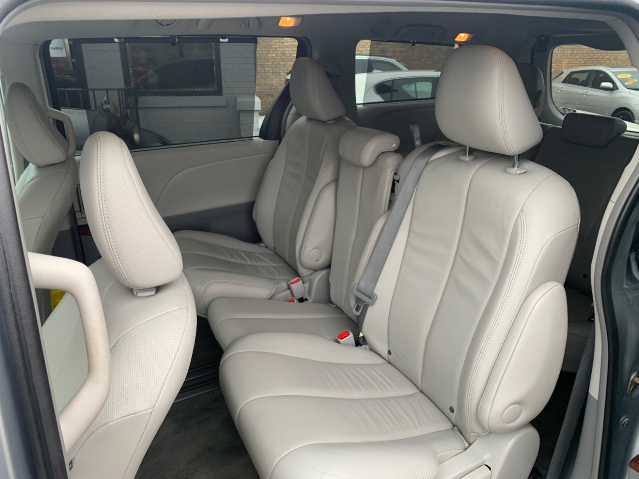 Toyota Sienna XLE FWD 8-Passenger V6 2013