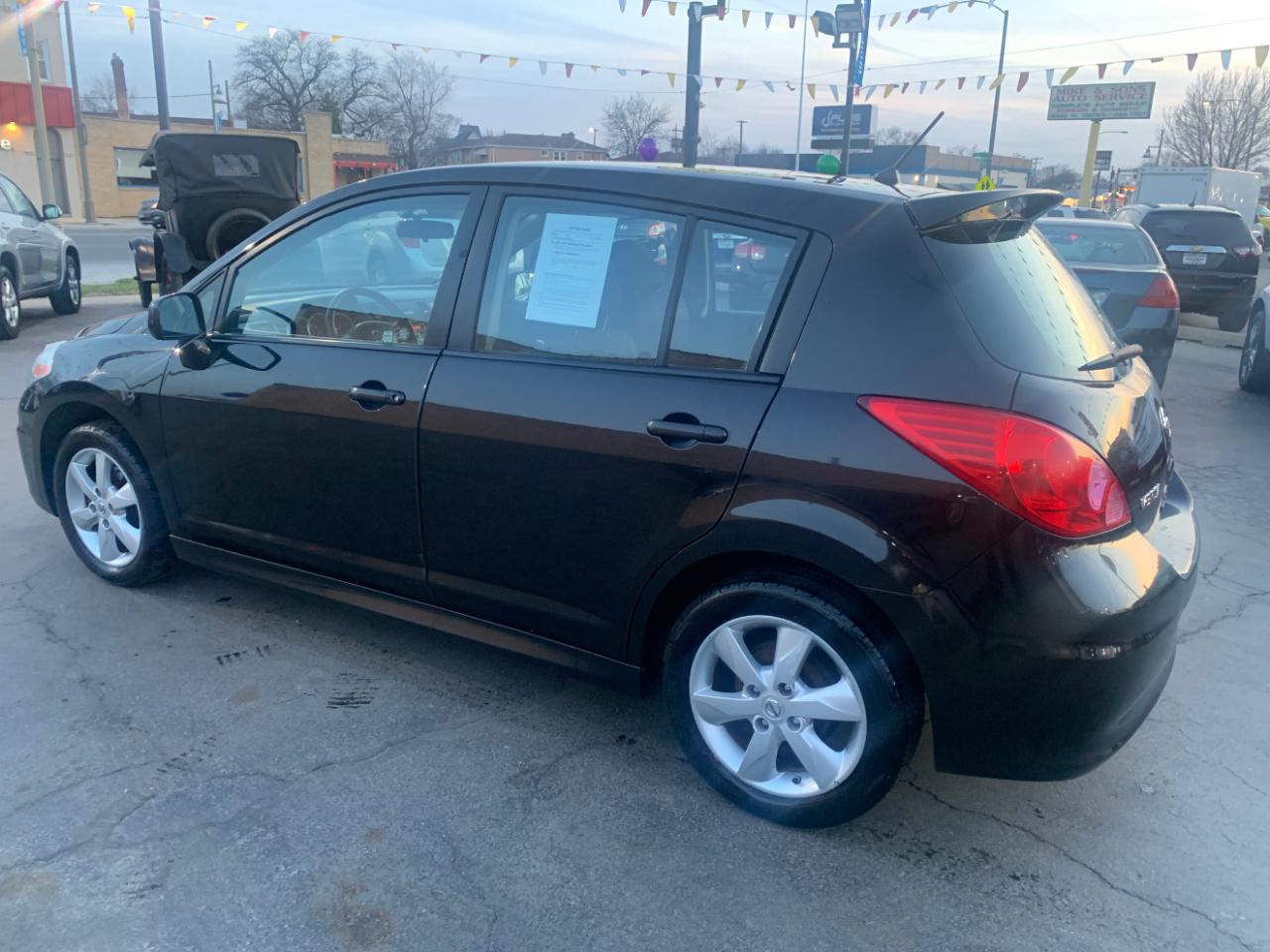 Nissan Versa 1.8 S Hatchback 2010