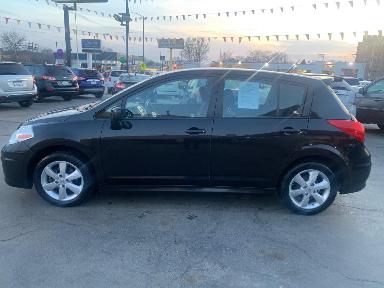 Nissan Versa 1.8 S Hatchback 2010