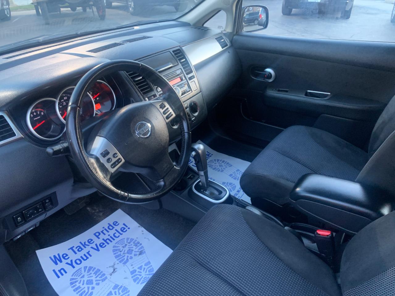 Nissan Versa 1.8 S Hatchback 2010