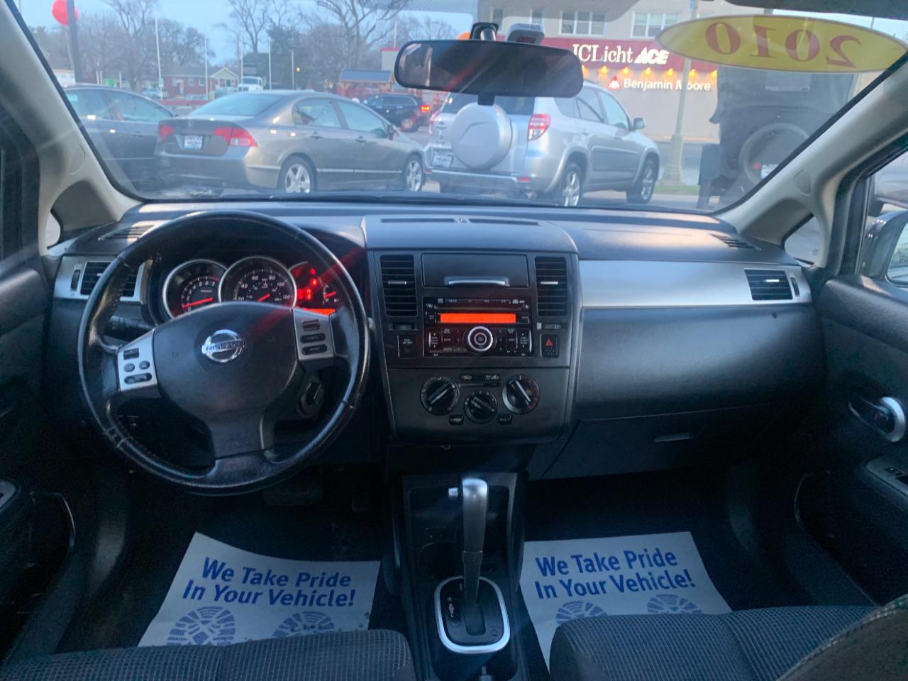 Nissan Versa 1.8 S Hatchback 2010