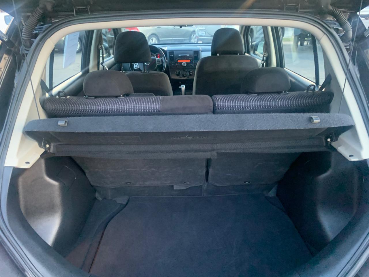 Nissan Versa 1.8 S Hatchback 2010