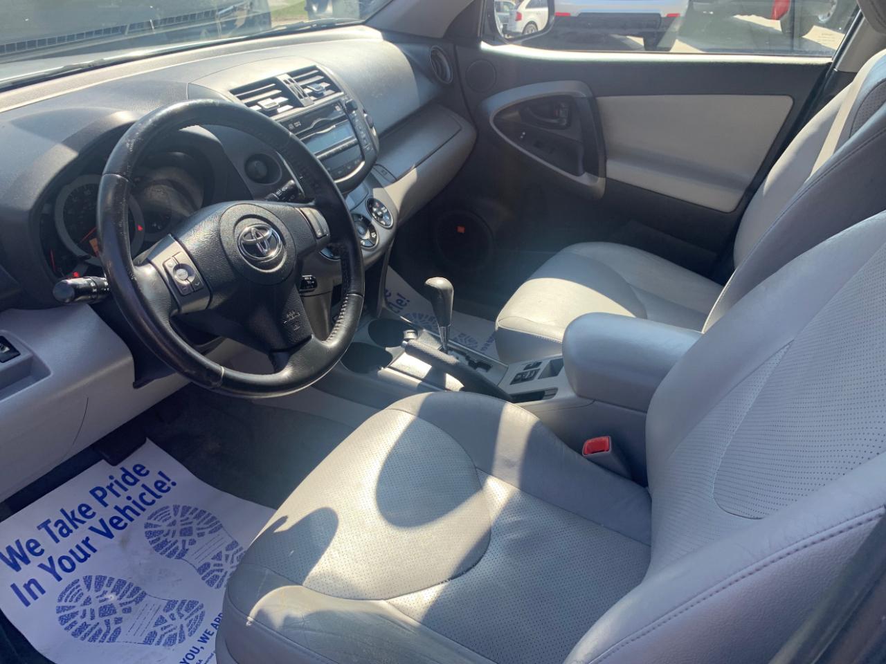 Toyota RAV4 Limited V6 2WD 2011