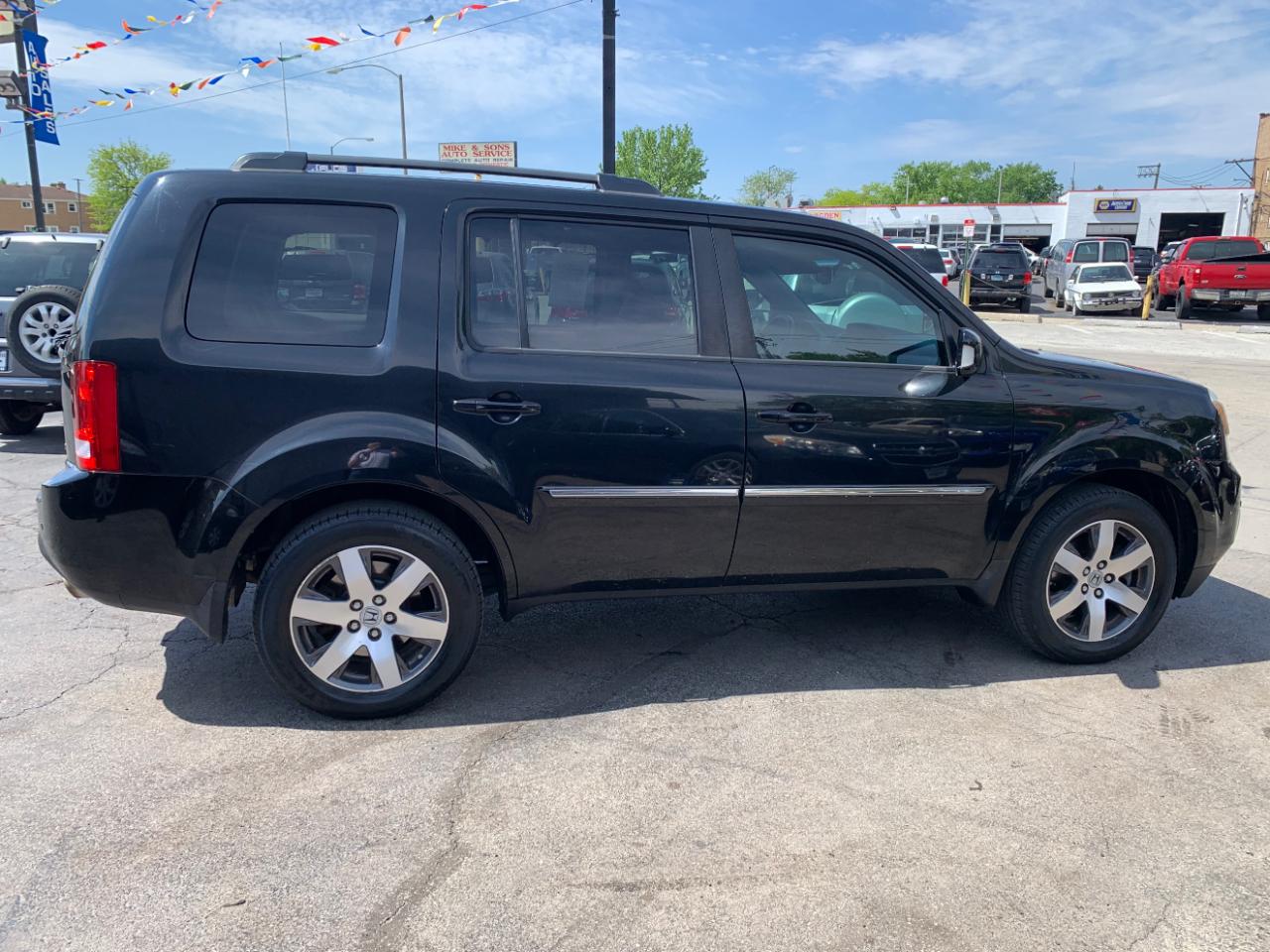 Honda Pilot Touring 2WD 5-Spd AT with DVD 2012