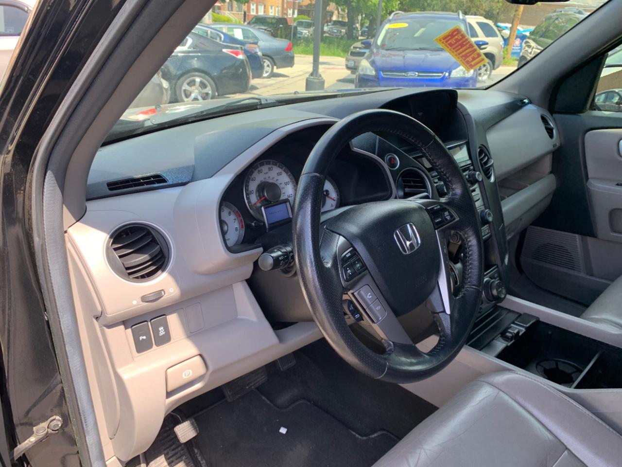 Honda Pilot Touring 2WD 5-Spd AT with DVD 2012