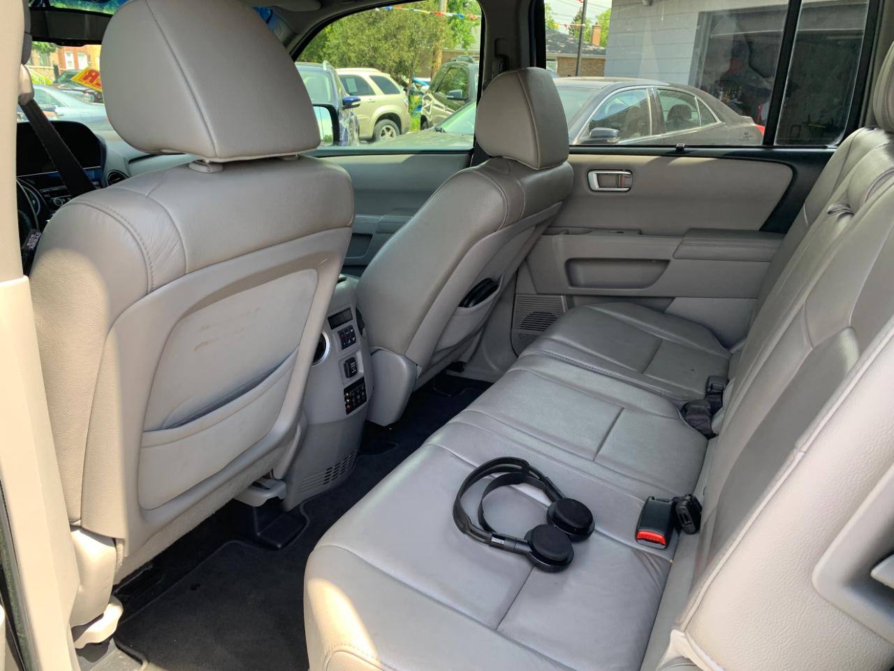 Honda Pilot Touring 2WD 5-Spd AT with DVD 2012