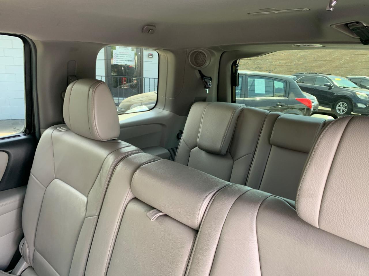 Honda Pilot Touring 2WD 5-Spd AT with DVD 2012