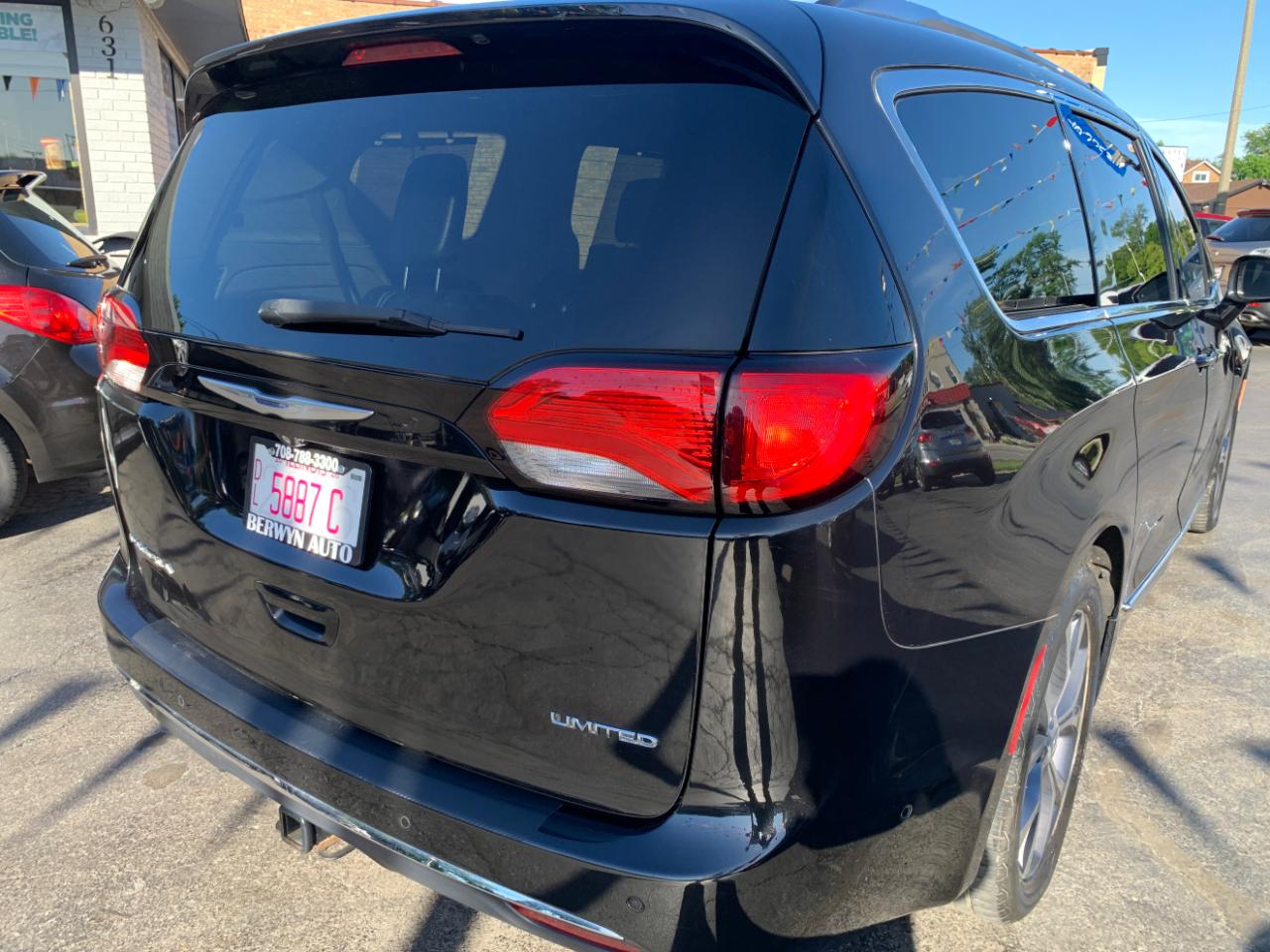 Chrysler Pacifica Limited 2017