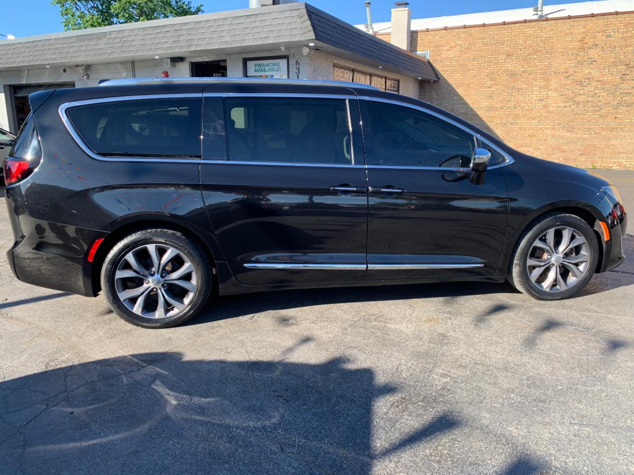 Chrysler Pacifica Limited 2017