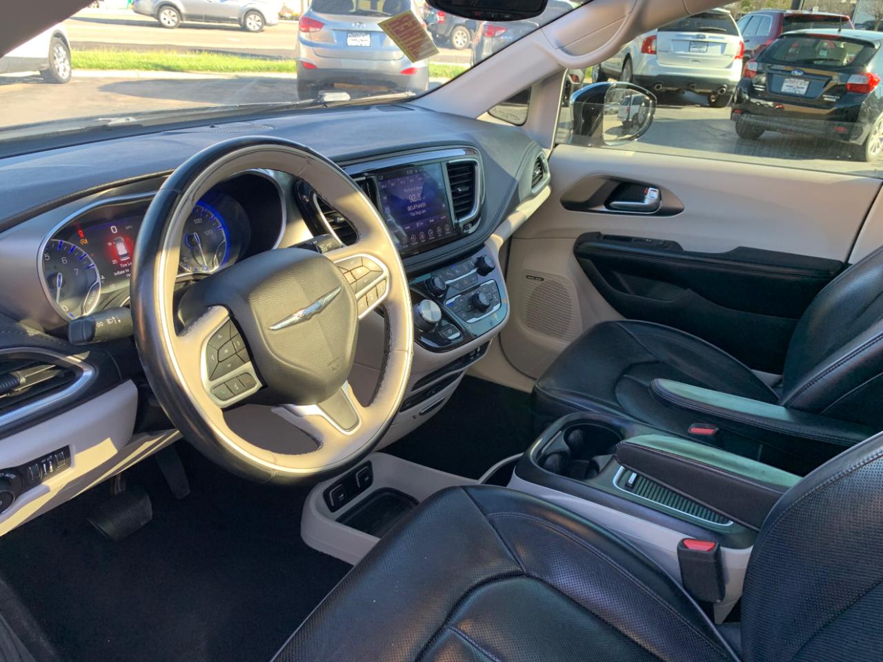 Chrysler Pacifica Limited 2017
