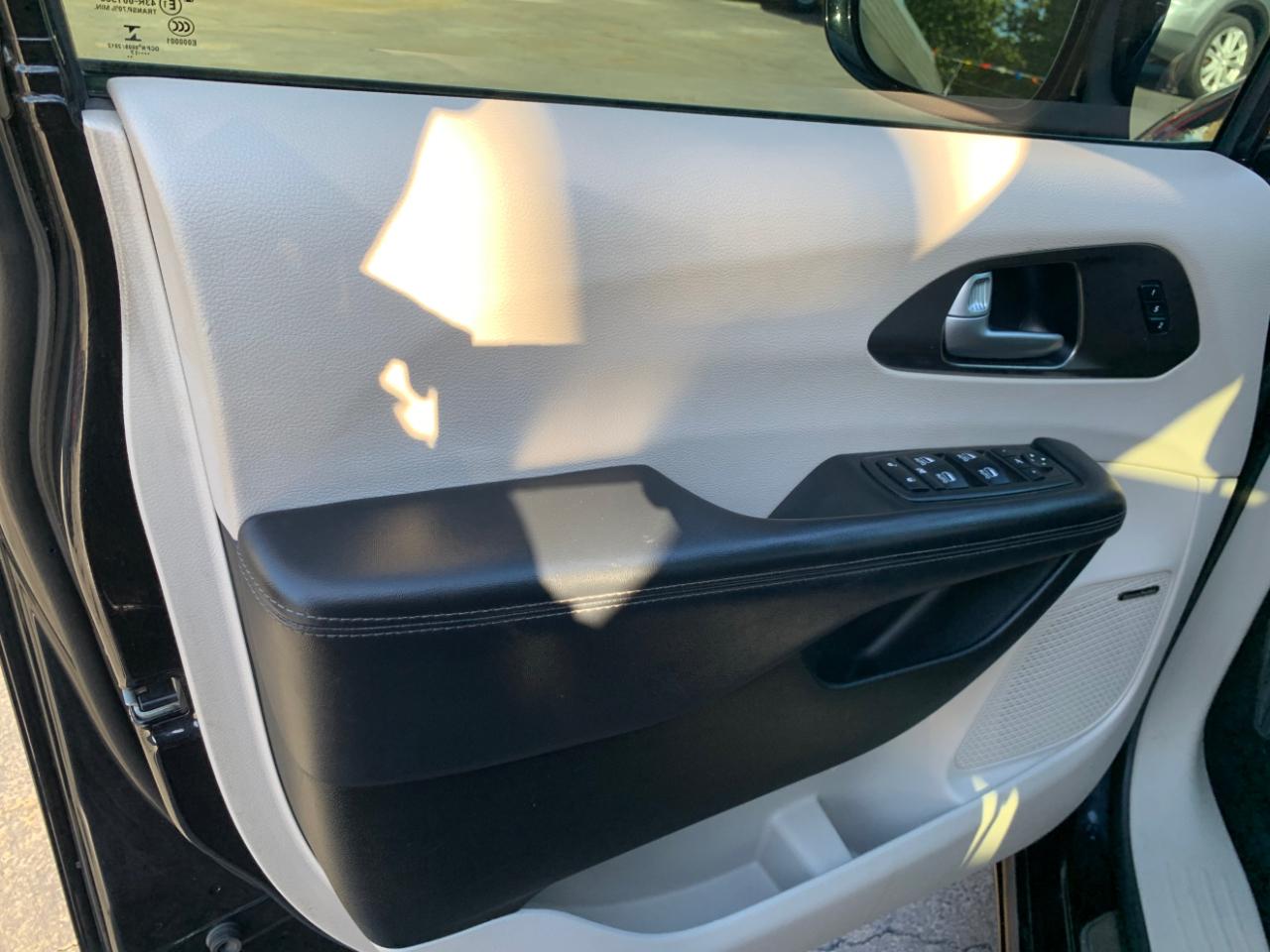 Chrysler Pacifica Limited 2017