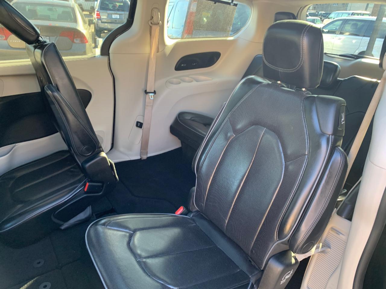 Chrysler Pacifica Limited 2017