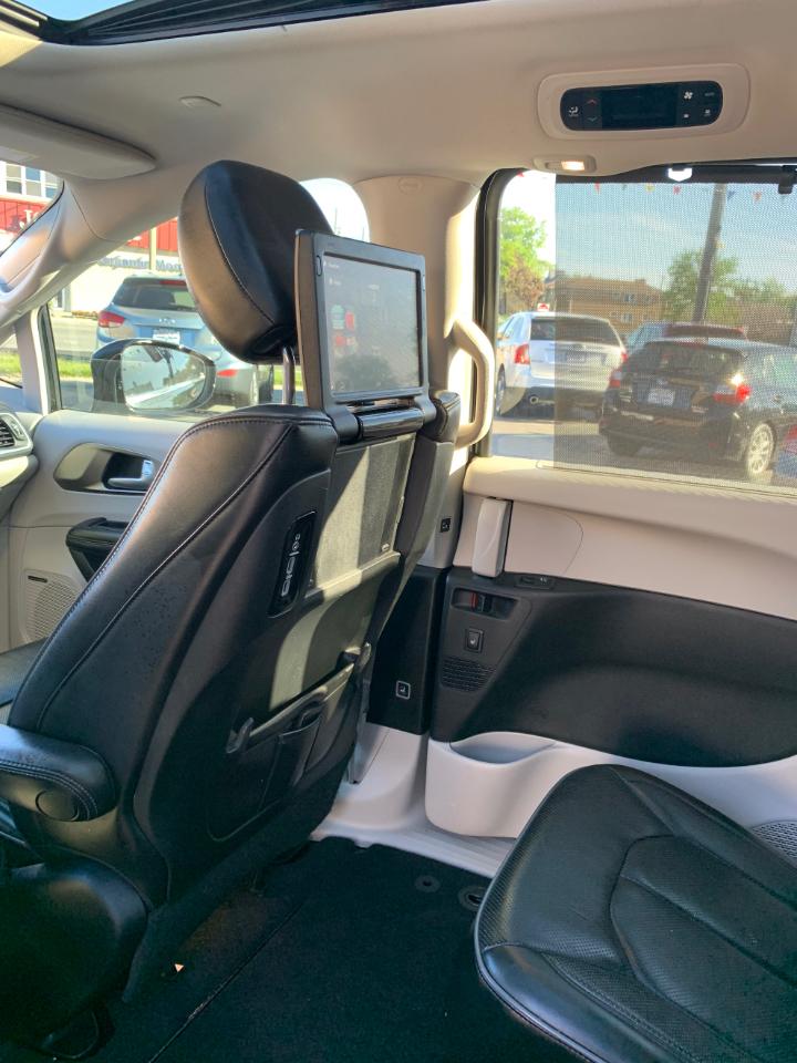 Chrysler Pacifica Limited 2017