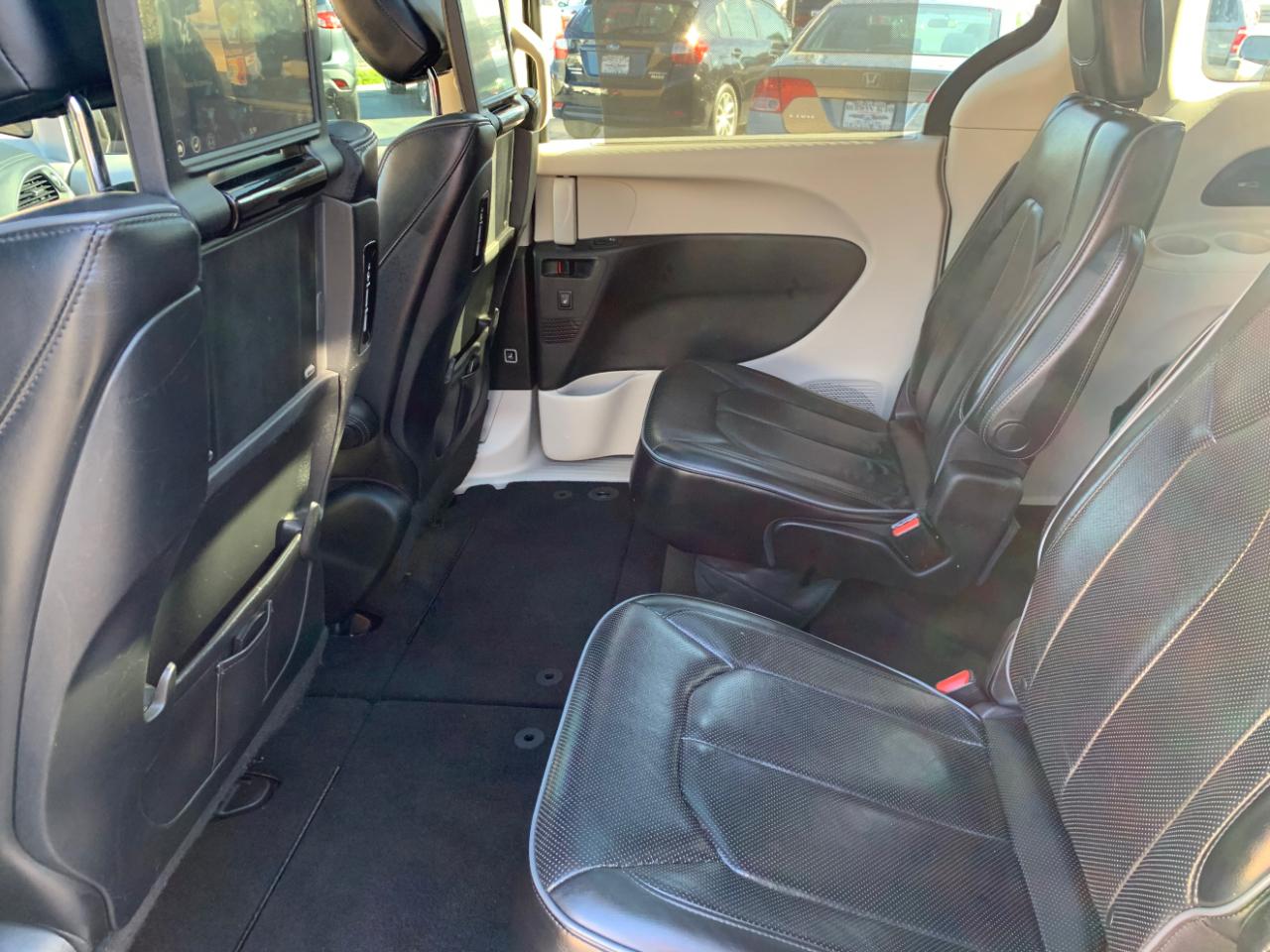 Chrysler Pacifica Limited 2017