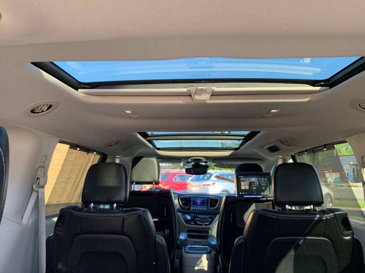 Chrysler Pacifica Limited 2017