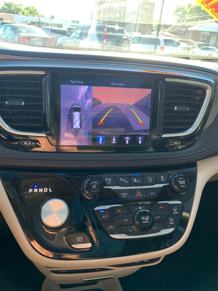 Chrysler Pacifica Limited 2017