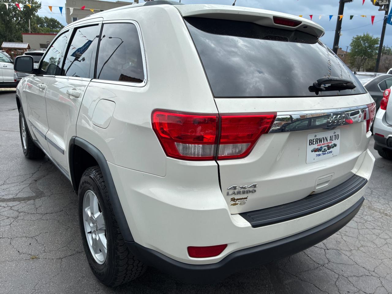 Jeep Grand Cherokee Laredo 4WD 2012