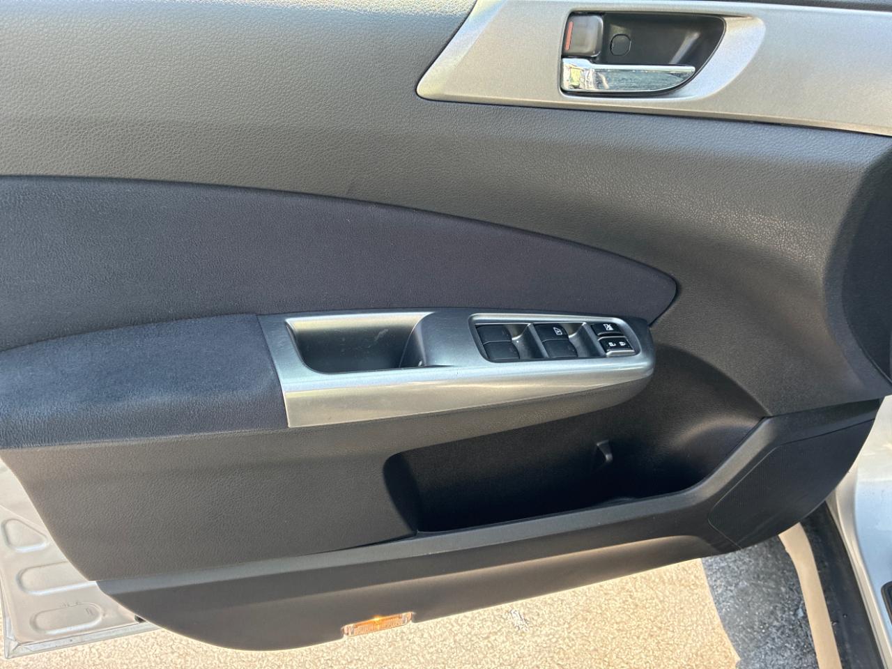 Subaru Forester 2.5X Limited 2012