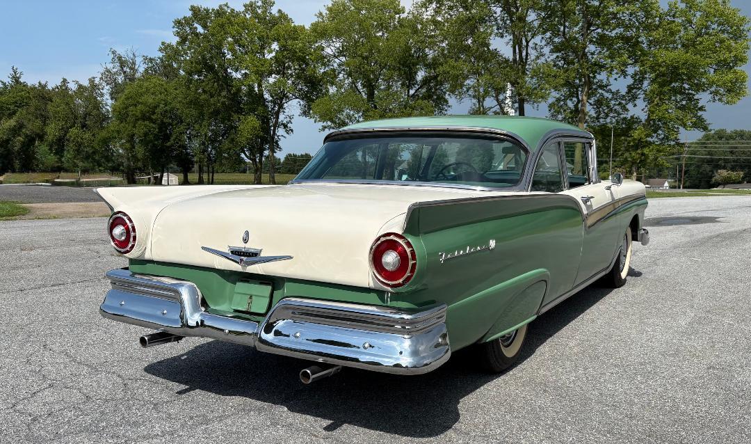 Ford Fairlane 500  1957