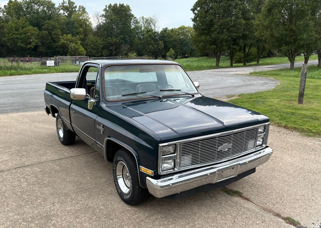 1984 Chevrolet C10 - Photo 2