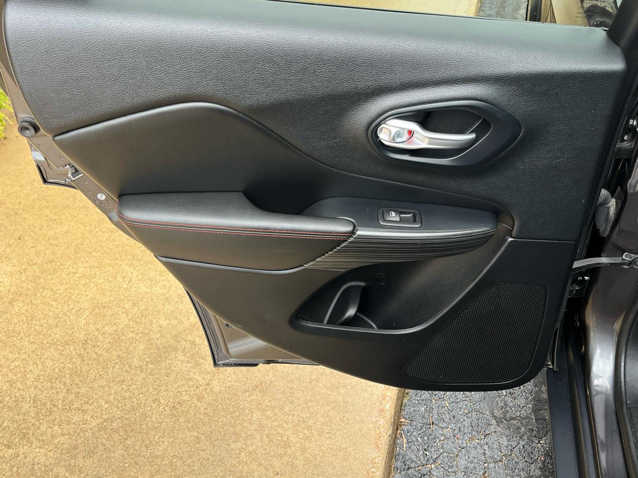 Jeep Cherokee 4WD 4dr Trailhawk 2016