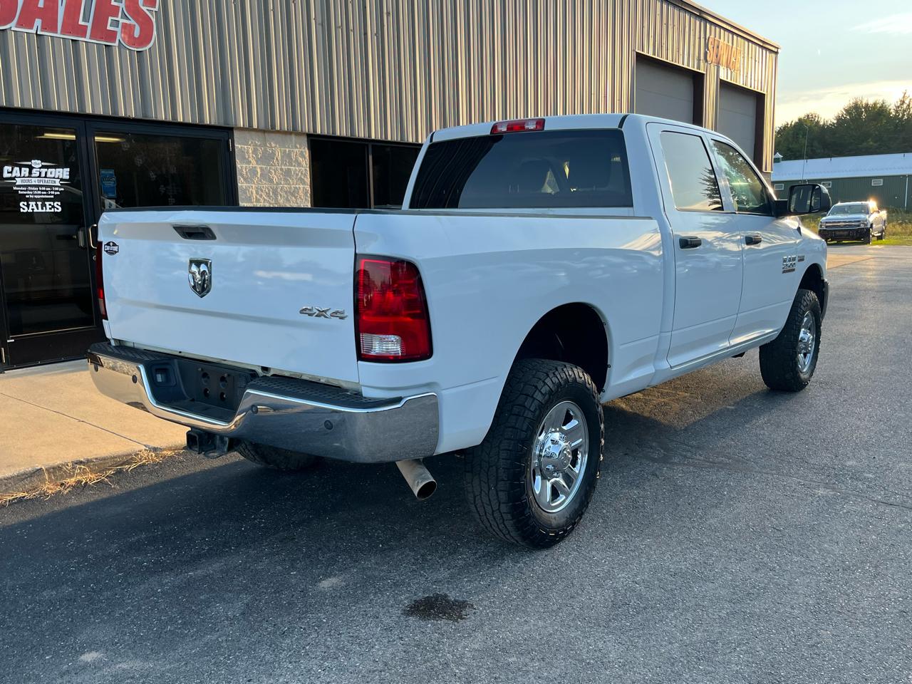 RAM 2500 Tradesman 4x4 Crew Cab 6'4" Box 2018