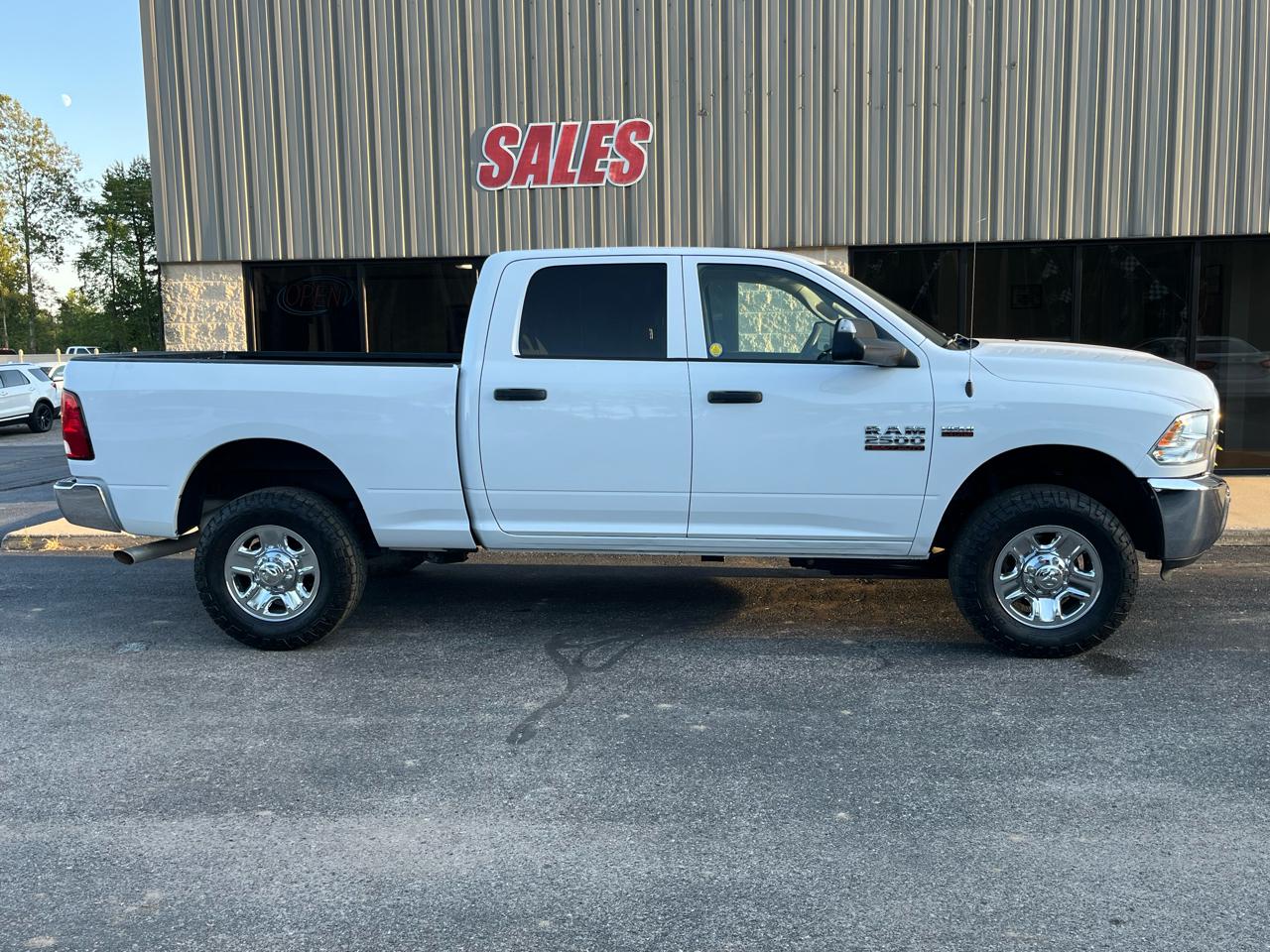 RAM 2500 Tradesman 4x4 Crew Cab 6'4" Box 2018