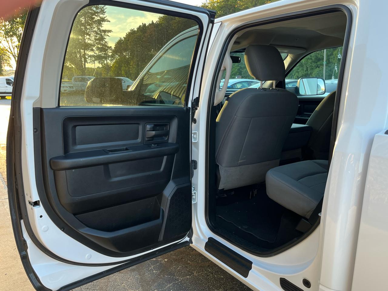 RAM 2500 Tradesman 4x4 Crew Cab 6'4" Box 2018