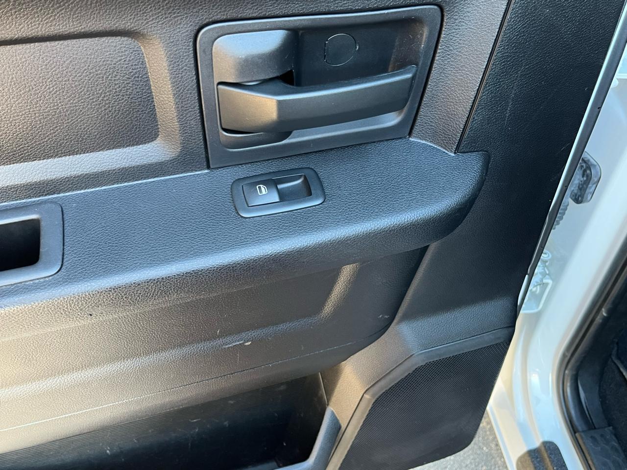 RAM 2500 Tradesman 4x4 Crew Cab 6'4" Box 2018